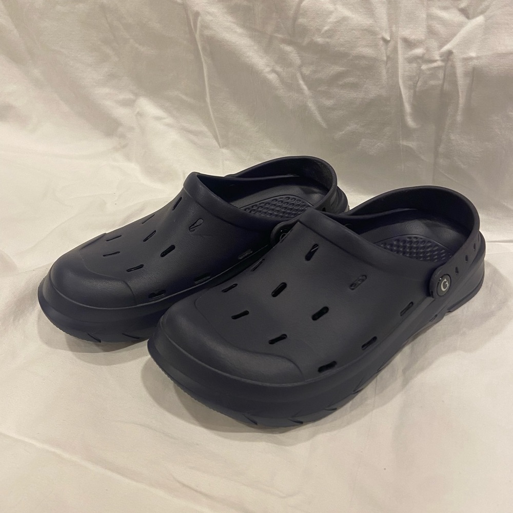 Guess Crocs